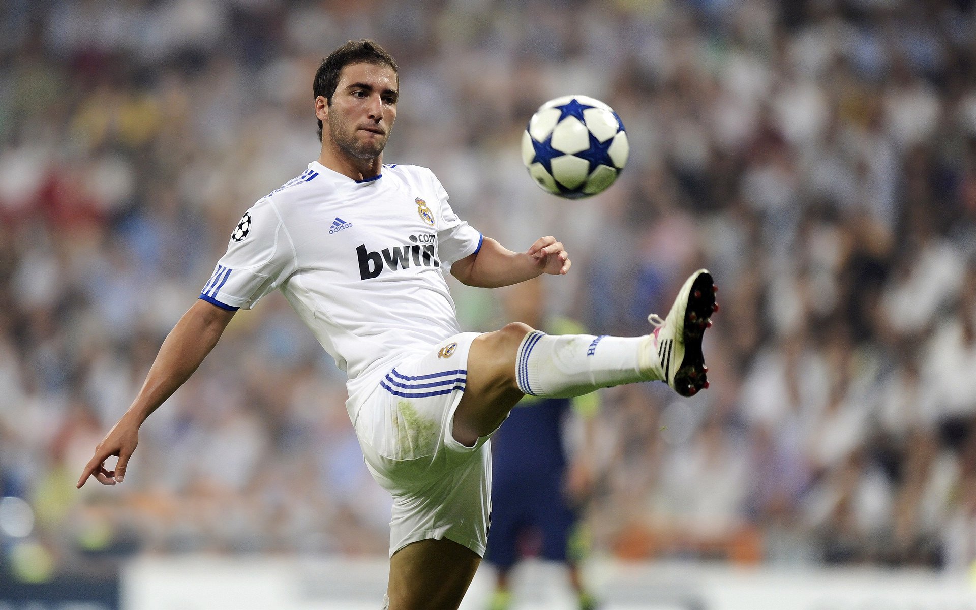 开云全站下载-LOL英雄操作技巧震撼赛场，英雄联盟震撼